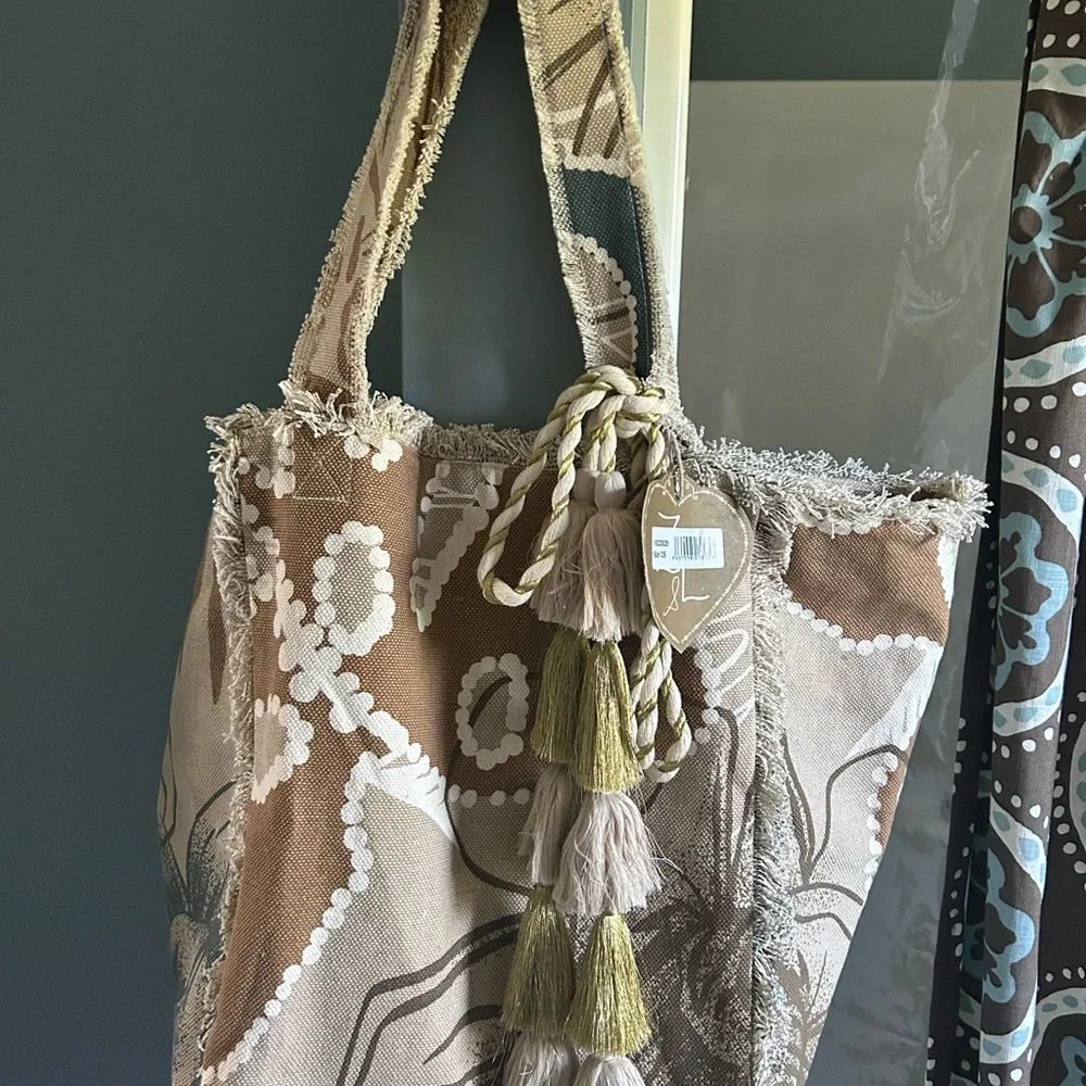 Artisan Fringed Tote Bag - Brown and Cream - Picture 8 of 11